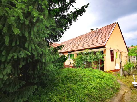 Eladó Ház 2523 Sárisáp 