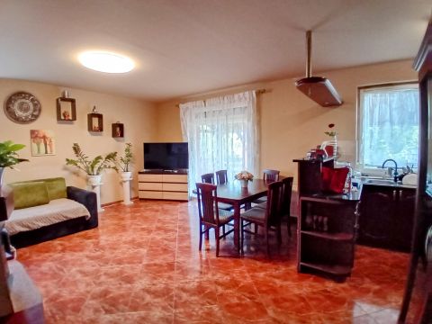 Eladó Lakás 9093 Győrasszonyfa Győrasszonyfa,vasútállomás