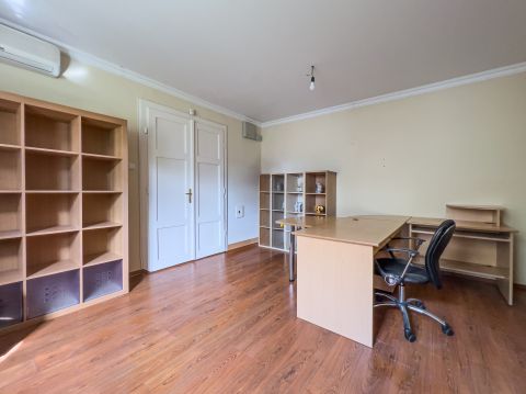 Eladó Iroda 2700 Cegléd 