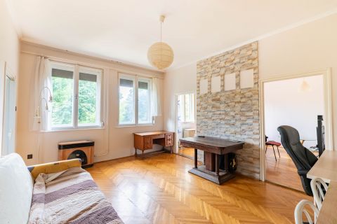 Eladó Lakás 8000 Székesfehérvár , Székesfehérvár kertvárosi részén napfényes lakás garázzsal