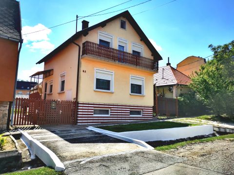 Eladó Ház 2518 Leányvár 