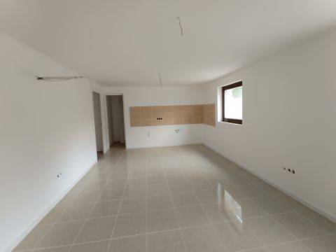 Eladó Ház 2700 Cegléd , Cegléd központjában 2 szoba+ nappalis 81 nm-es házrész eladó