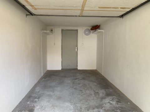 Eladó Parkoló 9400 Sopron , Ágfalván önálló garázs + egy autó parkolási lehetőséggel!