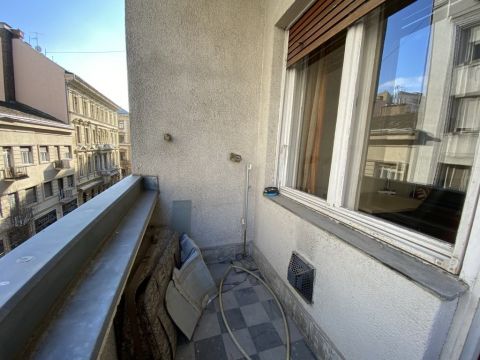 Eladó Lakás 1051 Budapest 5. kerület BAZILIKA KÖZELÉBEN ERKÉLYES GARZONLAKÁS