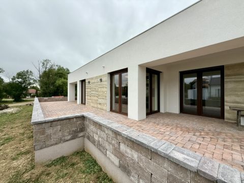 Kiadó Ház 8443 Bánd Bánd újépítésű, családi házas zöldövezetében