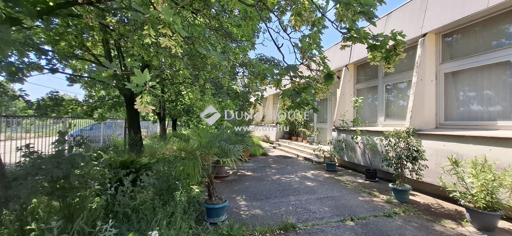 7627 Pécs , 'Bővithető üzleti ingatlan PécsBelváros közelében parkolási — 1/19