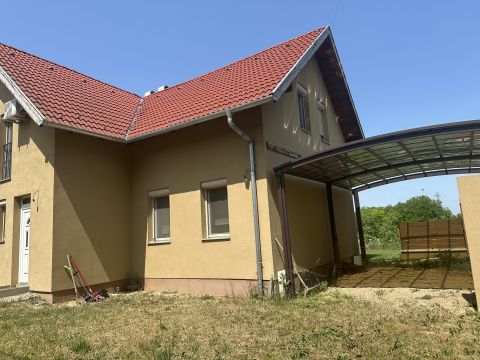 Eladó Ház 2463 Tordas 