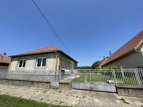 Eladó Ház 7226 Kurd , Központhoz közel