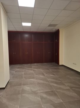 Kiadó Üzlethelyiség 7100 Szekszárd 