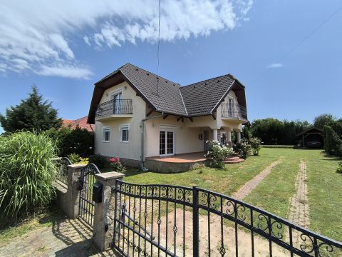 Eladó Ház 8649 Balatonberény 