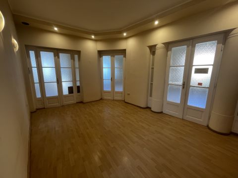 Eladó Lakás 9024 Győr Városháza közelében