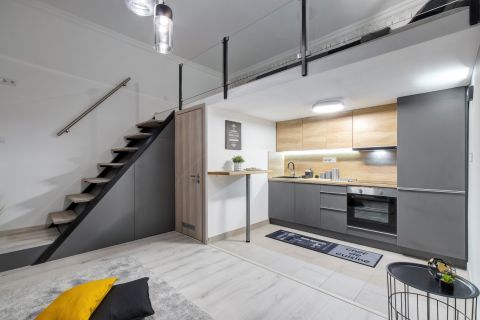 Eladó Lakás 1062 Budapest 6. kerület , Hősök tere közelében - emeleti, berendezett, ritkaság