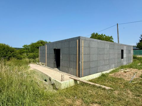 Eladó Ház 8372 Cserszegtomaj , Csendes kertvárosi utcában, újépítésű ikerfél