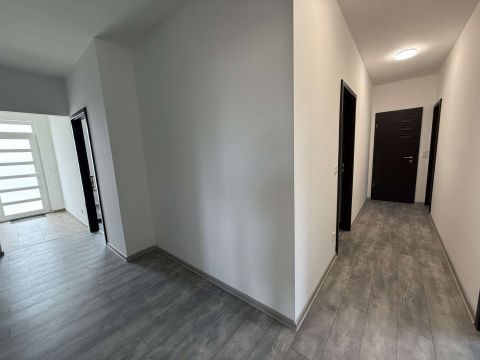 Kiadó Ház 6000 Kecskemét Újépítésű 92 m2-es családi ház  KIADÓ /B ÉPÜLET/