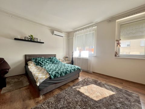 Eladó Lakás 8100 Várpalota , Rákóczi Ferenc utca