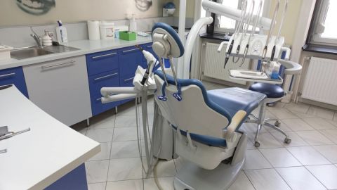 Kiadó Lakás 9400 Sopron Széchenyi térnél, berendezett fogorvosi rendelő kiadó!