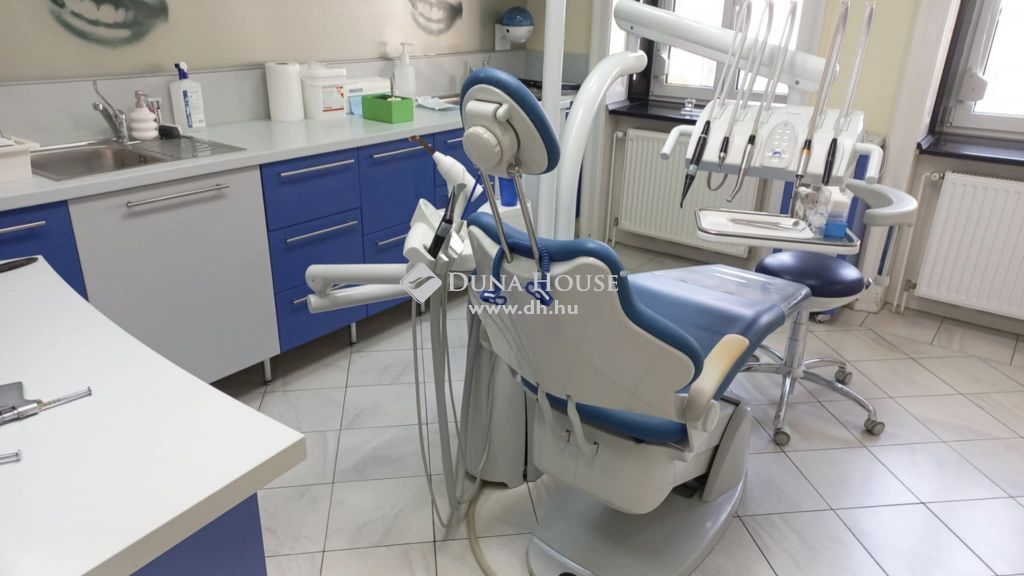 9400 Sopron , Széchenyi térnél, berendezett fogorvosi rendelő kiadó! — 1/14