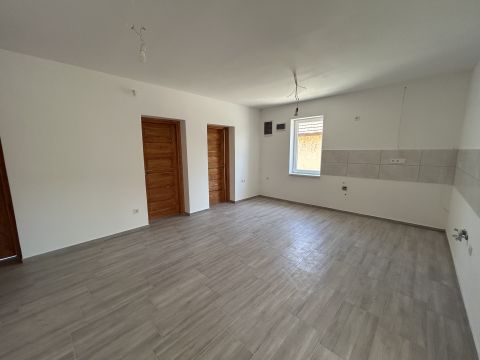 Eladó Ház 2376 Hernád , Frissen felújított, azonnal költözhető családi ház Hernádon