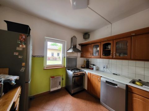 Eladó Ház 8225 Szentkirályszabadja kétgenerációs vagy vállalkozásnak