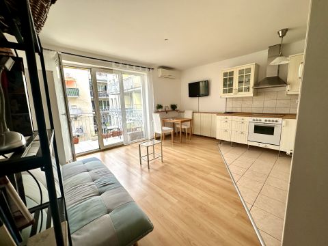 Eladó Lakás 1086 Budapest 8. kerület , 8. kerület Lakóparki Lakás portaszolgálattal