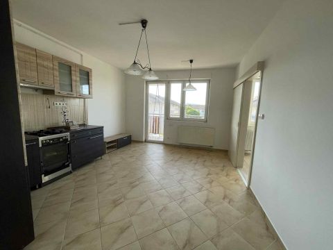 Eladó Lakás 8200 Veszprém , Veszprém, Bakonyalja