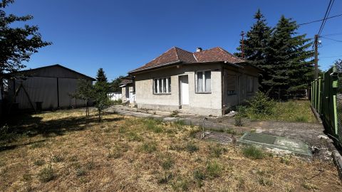 Eladó Ház 1174 Budapest 17. kerület Fejújítandó családi ház a Csík utcában