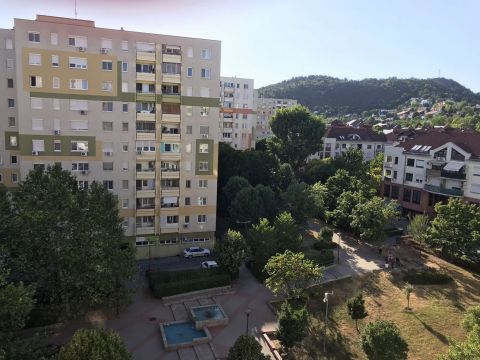 Eladó Lakás 2040 Budaörs 