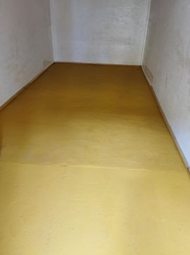 Eladó Parkoló 6000 Kecskemét , Kecskeméten a színház mögötti utcában a Bajcsy Zsilinszki utcai társasház udvarán felújított garázs 