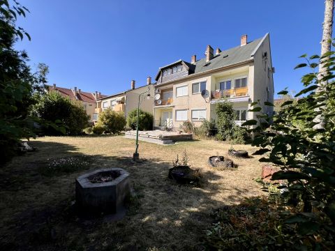 Eladó Lakás 2451 Ercsi , Kertkapcsolatos társasházi lakás medencével csendes részen