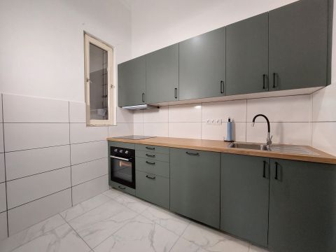 Eladó Lakás 1073 Budapest 7. kerület Erzsébet körút, 85 m2, felújított,2 háló, napfényes, lift