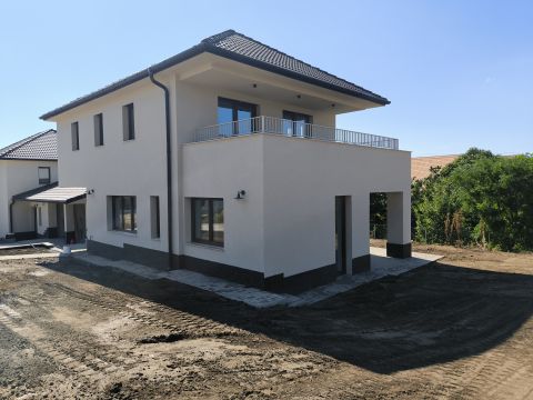 Eladó Ház 2119 Pécel , Pécelen, nappali + 4 hálós, panorámás KÖLTÖZHETŐ ikerház! 