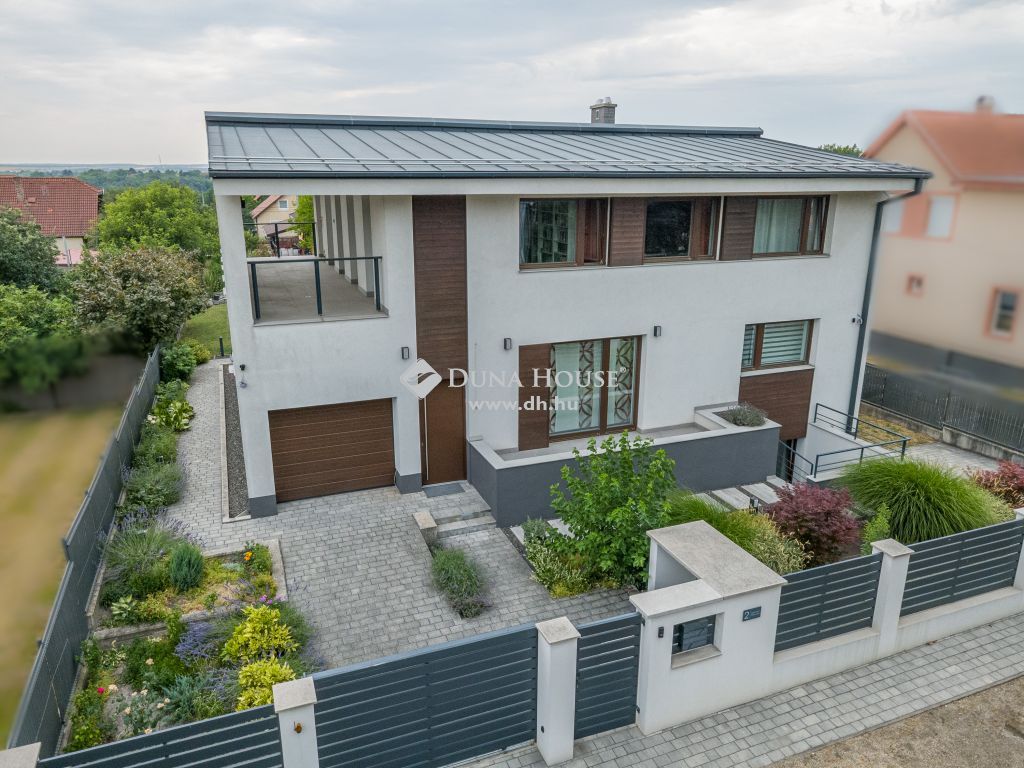 2051 Biatorbágy , központi mégis csendes részén — 1/38