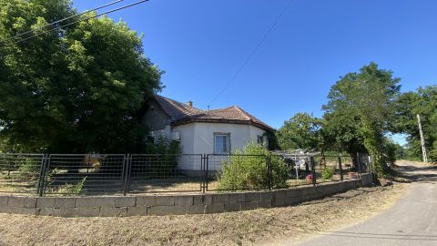 Eladó Ház 2764 Tápióbicske , nyugodt utcában, központtól néhány percnyire
