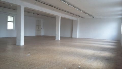 Kiadó Ipari 1044 Budapest 4. kerület , Újpest frekventált helyén, forgalmas út mellett