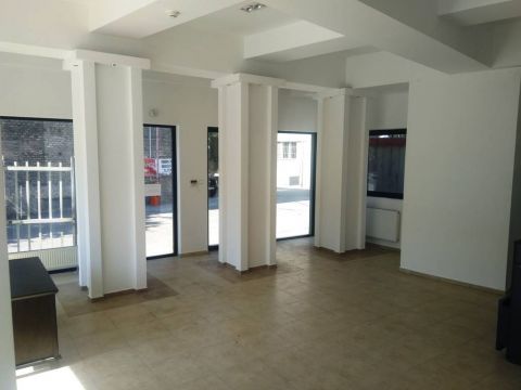 Kiadó Üzlethelyiség 1044 Budapest 4. kerület , Újpest frekventált helyén, forgalmas út mellett