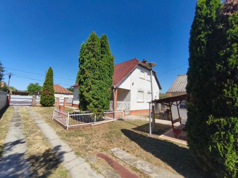 Eladó Ház 5000 Szolnok , 5000 Szolnok, Csendes