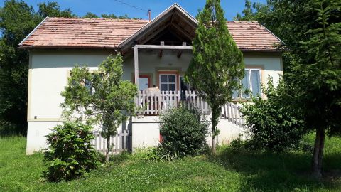 Eladó Ház 8673 Somogymeggyes Dombtetőn álló, panorámás, szomszédoktól távoli házikó