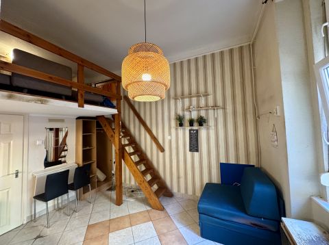 Eladó Lakás 1077 Budapest 7. kerület , Emeleti garzon a Kis Diófa utcában