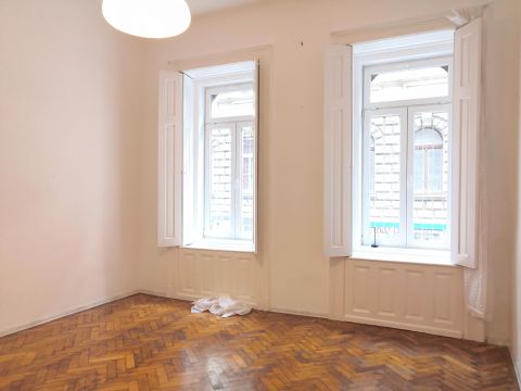 Eladó Lakás 1074 Budapest 7. kerület Szövetség utcában, jó állapotú, azonnal birtokba vehető