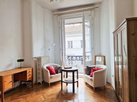 Kiadó Lakás 1054 Budapest 5. kerület SZABADSÁG TÉRNÉL FRANCIA ERKÉLYES KÉTSZOBÁS LAKÁS