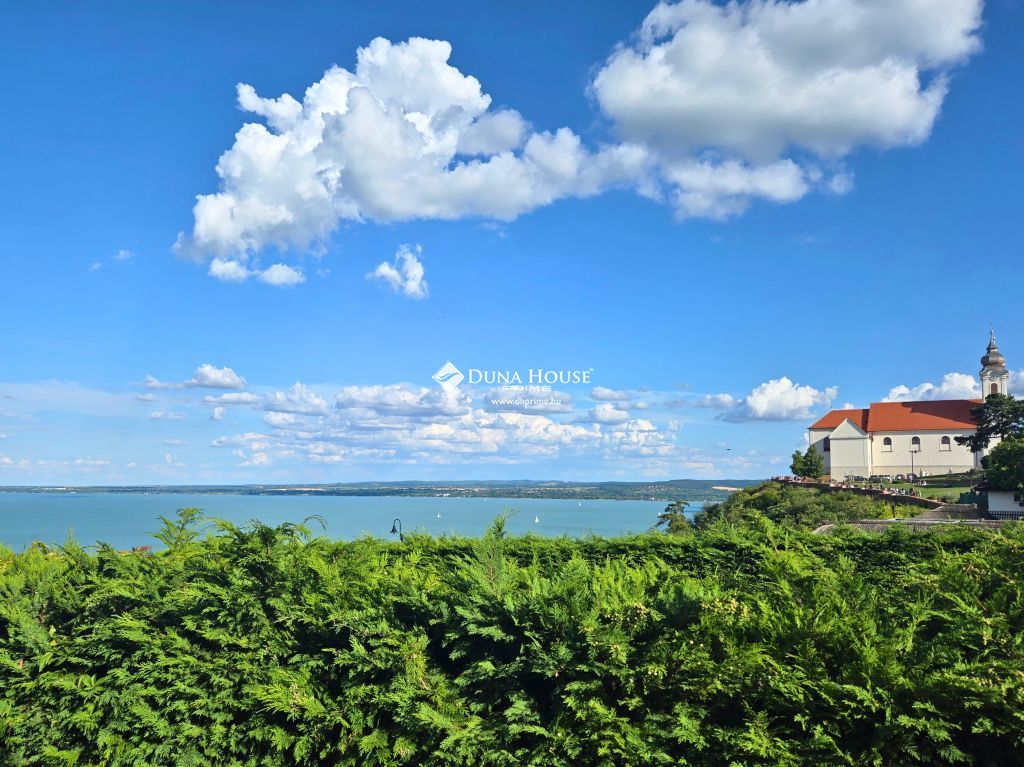 Eladó ház, Tihany