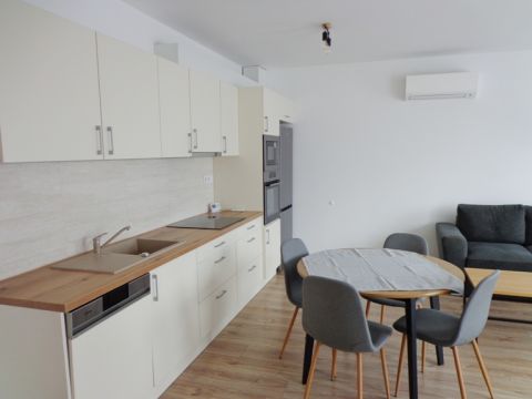 Kiadó Lakás 2600 Vác , Lakóparki-  ÚJ ÉPÍTÉSŰ  nagy lakás kiadó