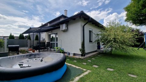 Eladó Ház 2131 Göd , Földszintes, kertes ház Gödön