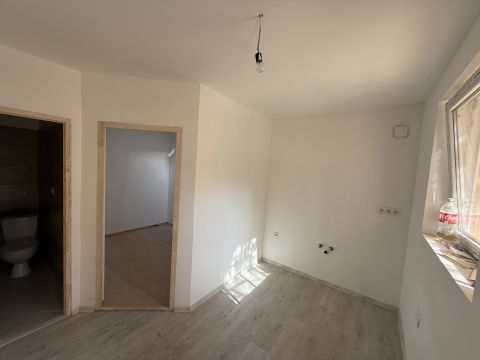 Eladó Lakás 1201 Budapest 20. kerület Felújított, kertkapcsolatos IV-es lakás