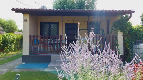 Eladó Ház 2252 Tóalmás , Tóalmáson, strandhoz közel, tégla építésű nyaraló