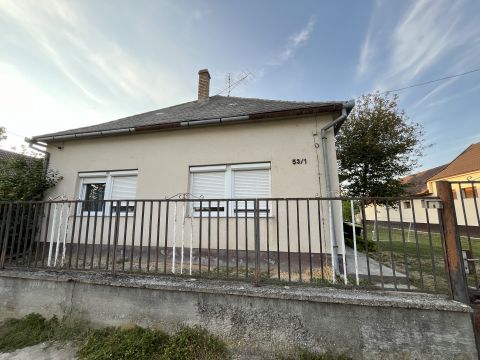 Eladó Ház 7026 Madocsa sportcsarnok környéke