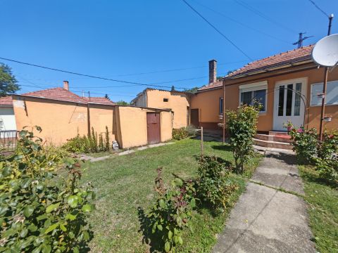 Eladó Ház 2529 Annavölgy 