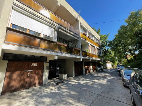 Kiadó Lakás 1037 Budapest 3. kerület Mátyáshegyen 3 szobás nagy erkélyes lakás kiadó