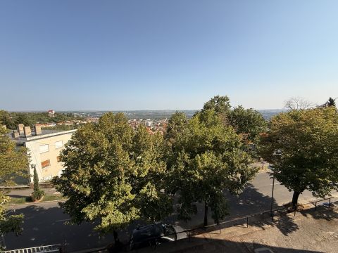 Eladó Lakás 7625 Pécs , Mecsekoldalon FRISSEN felújított panorámás erkélyes lakás