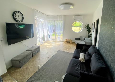 Eladó Ház 6090 Kunszentmiklós , Tasskertesben, 2008-es építésű, stílusos családi ház 
